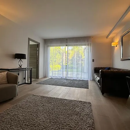 Moderne Avec Piscine 别墅 *