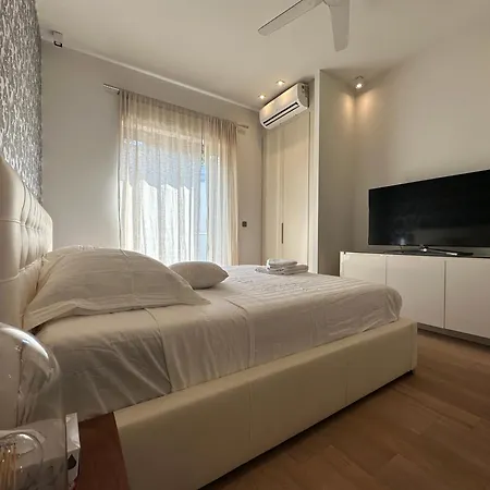 Moderne Avec Piscine 别墅 戛纳