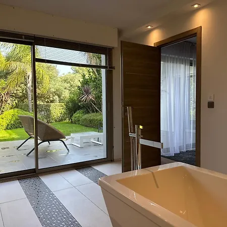 Moderne Avec Piscine * 戛纳